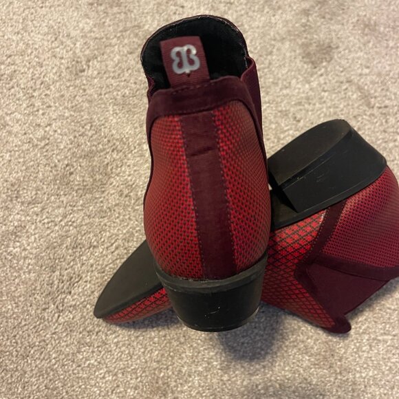 Betabrand Red Western Boots Booties Water Resistent Womens size 7.5 - Picture 3 of 9